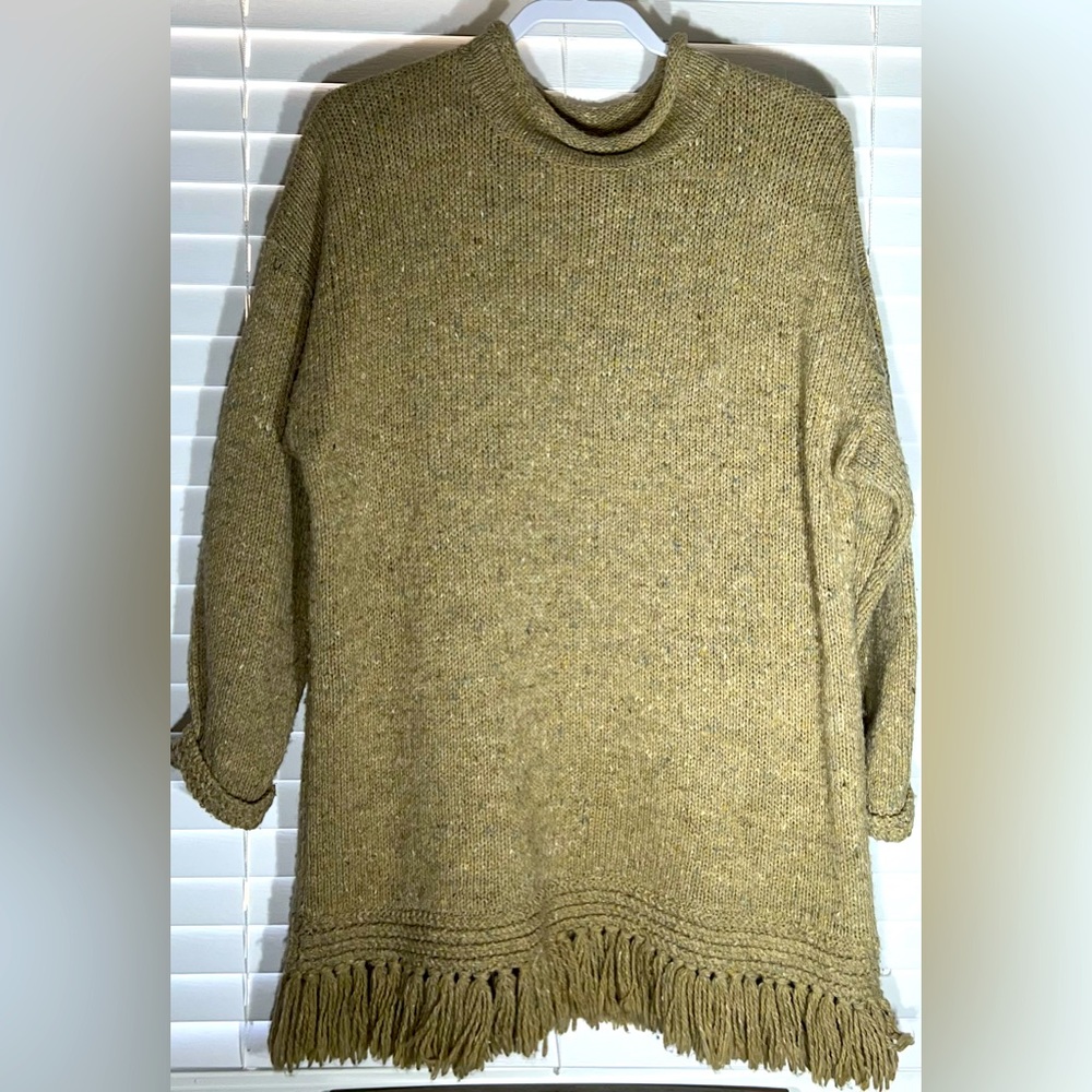 Super cozy, Style New York Sweater Women's size M Tan